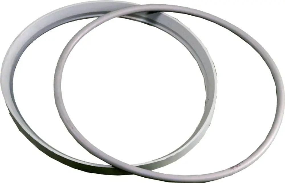 Zwei Dichtungsringe von Wolf, die auf einem neutralen Hintergrund liegen. Die Ringe sind weiß und haben eine runde Form, geeignet für Anwendungen im Sanitärbereich.
